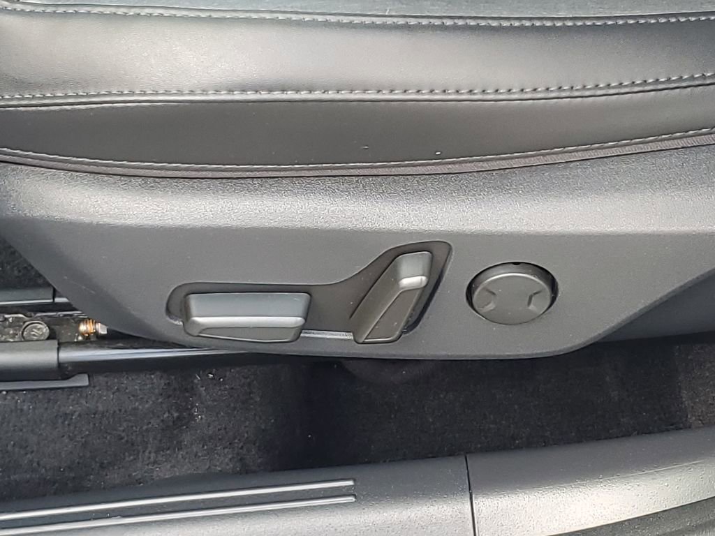 Used 2023 Kia Niro SX Touring image 16