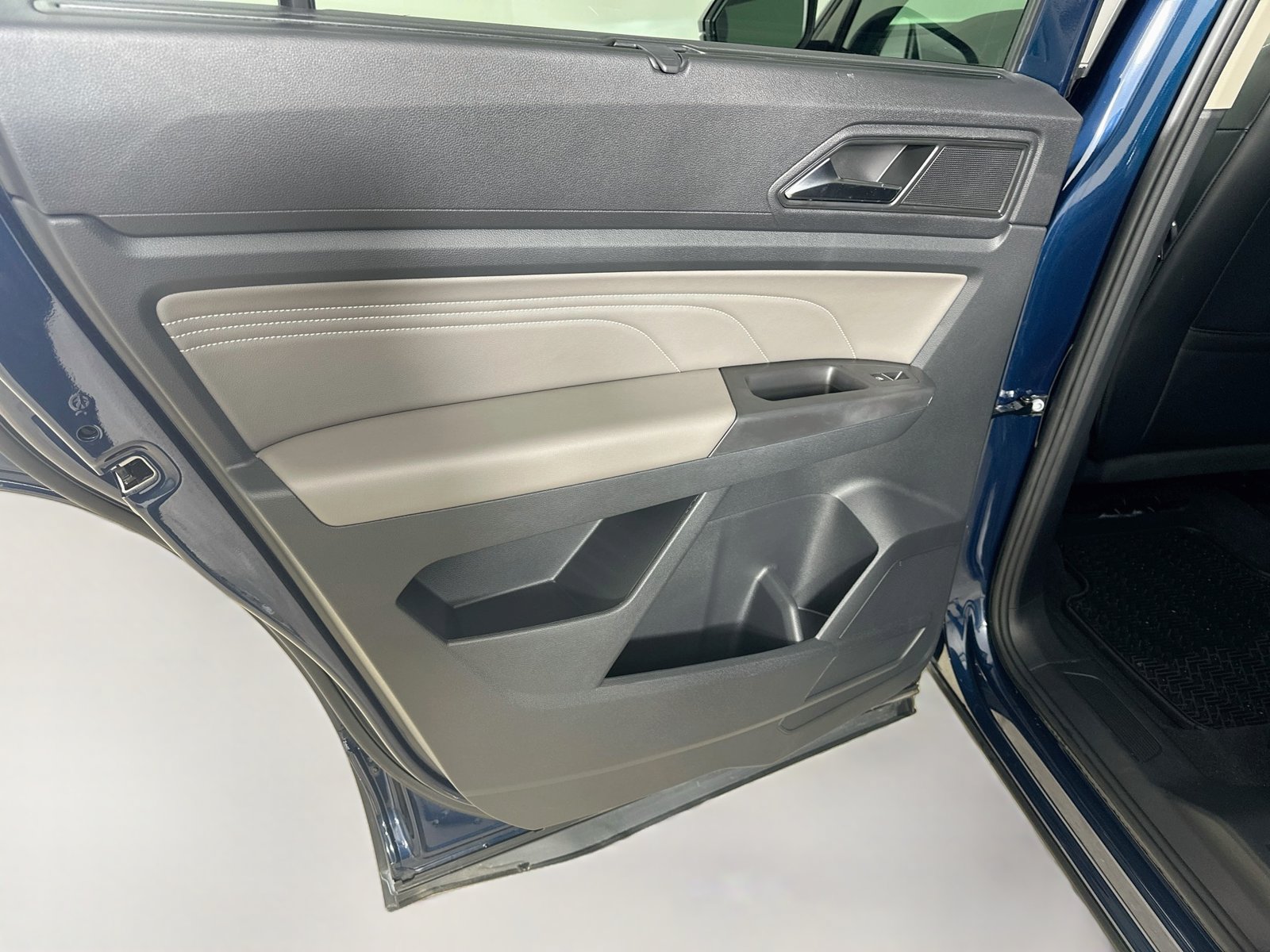 Used 2022 Volkswagen Atlas SE FWD image 36