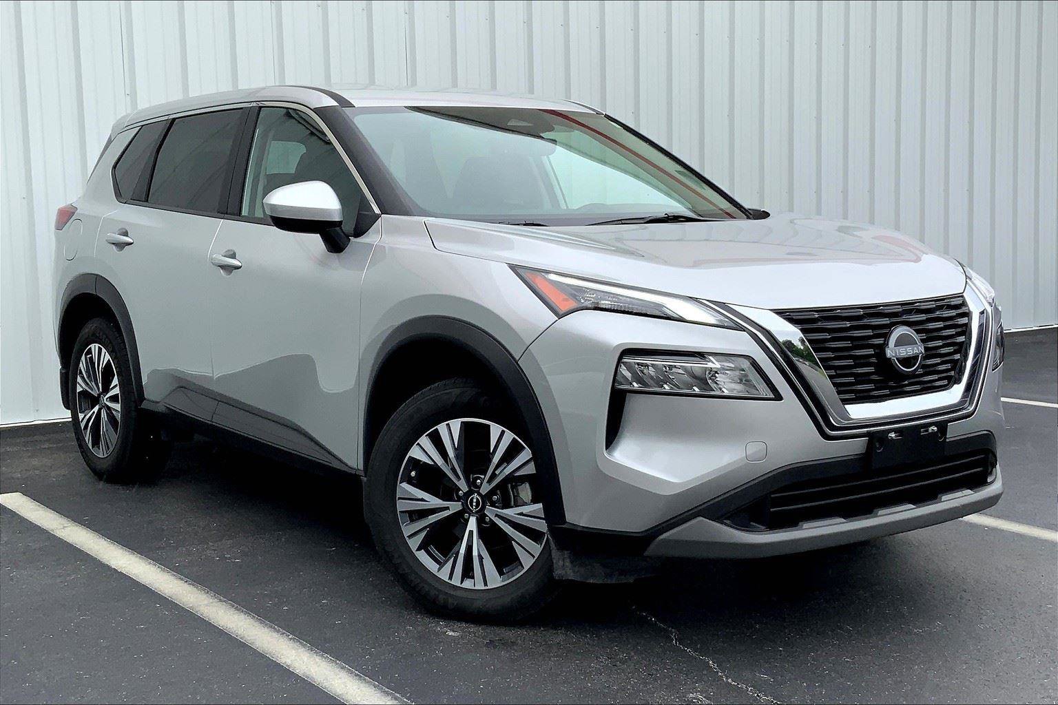 Used 2023 Nissan Rogue SV AWD/4WD image 2