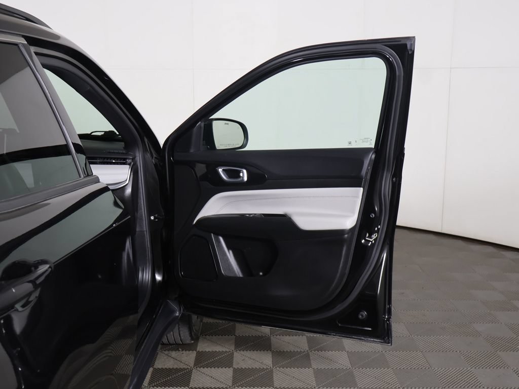 Used 2023 Jeep Compass Limited AWD/4WD image 17