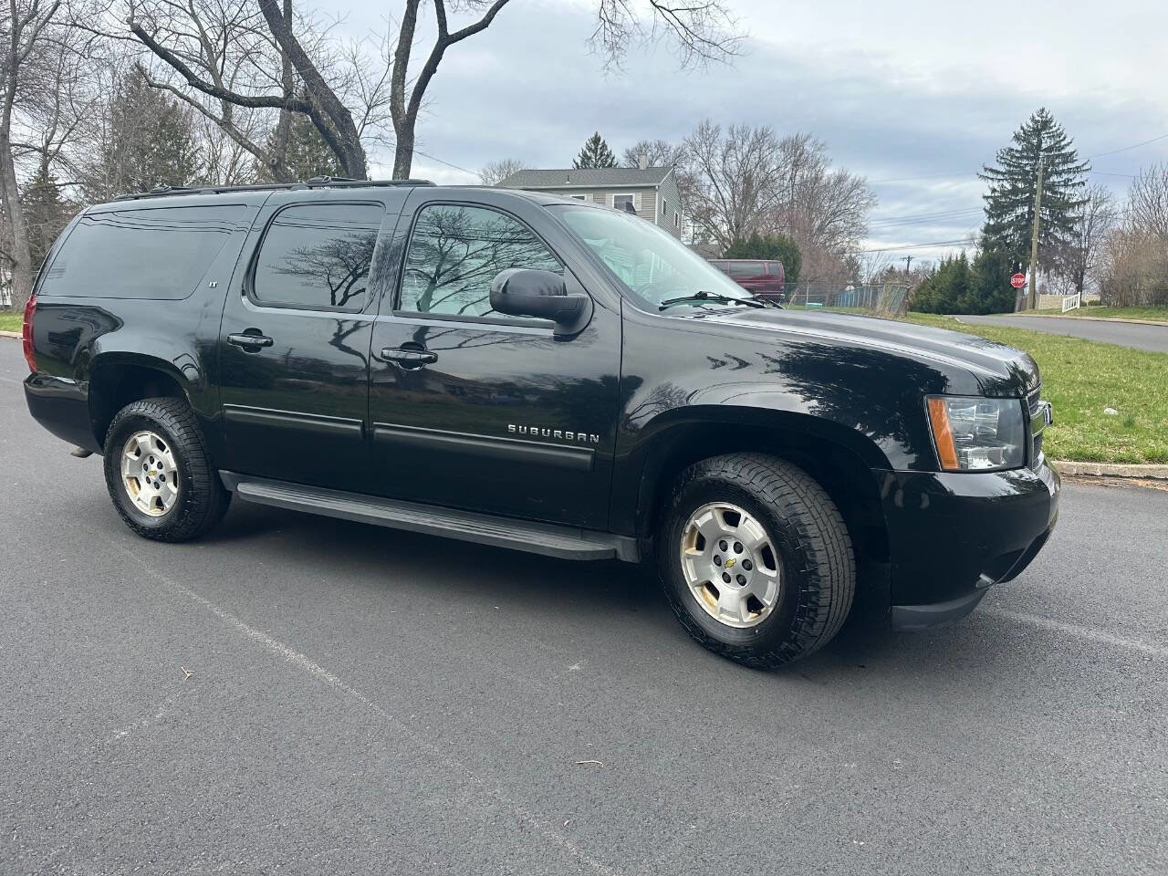 Used 2013 Chevrolet Suburban LT image 5