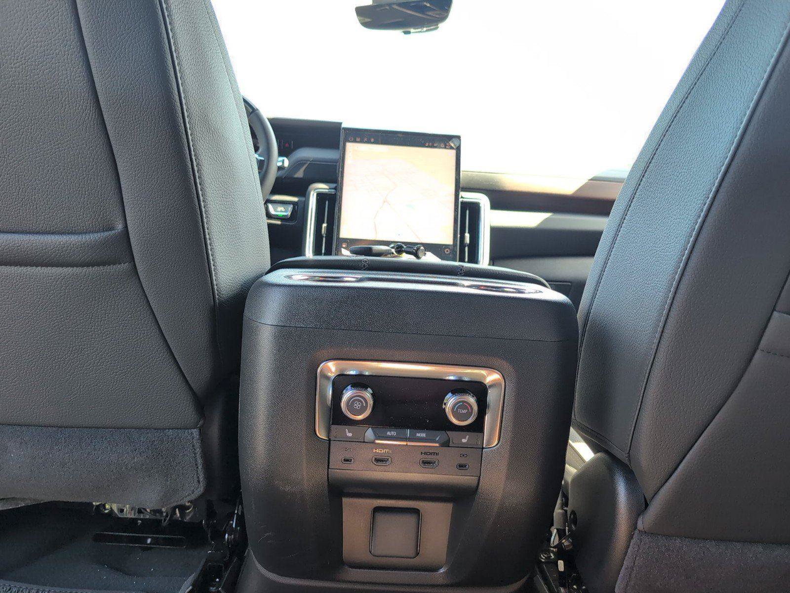 New 2026 GMC Yukon Denali w/ Denali Reserve Package AWD/4WD image 35