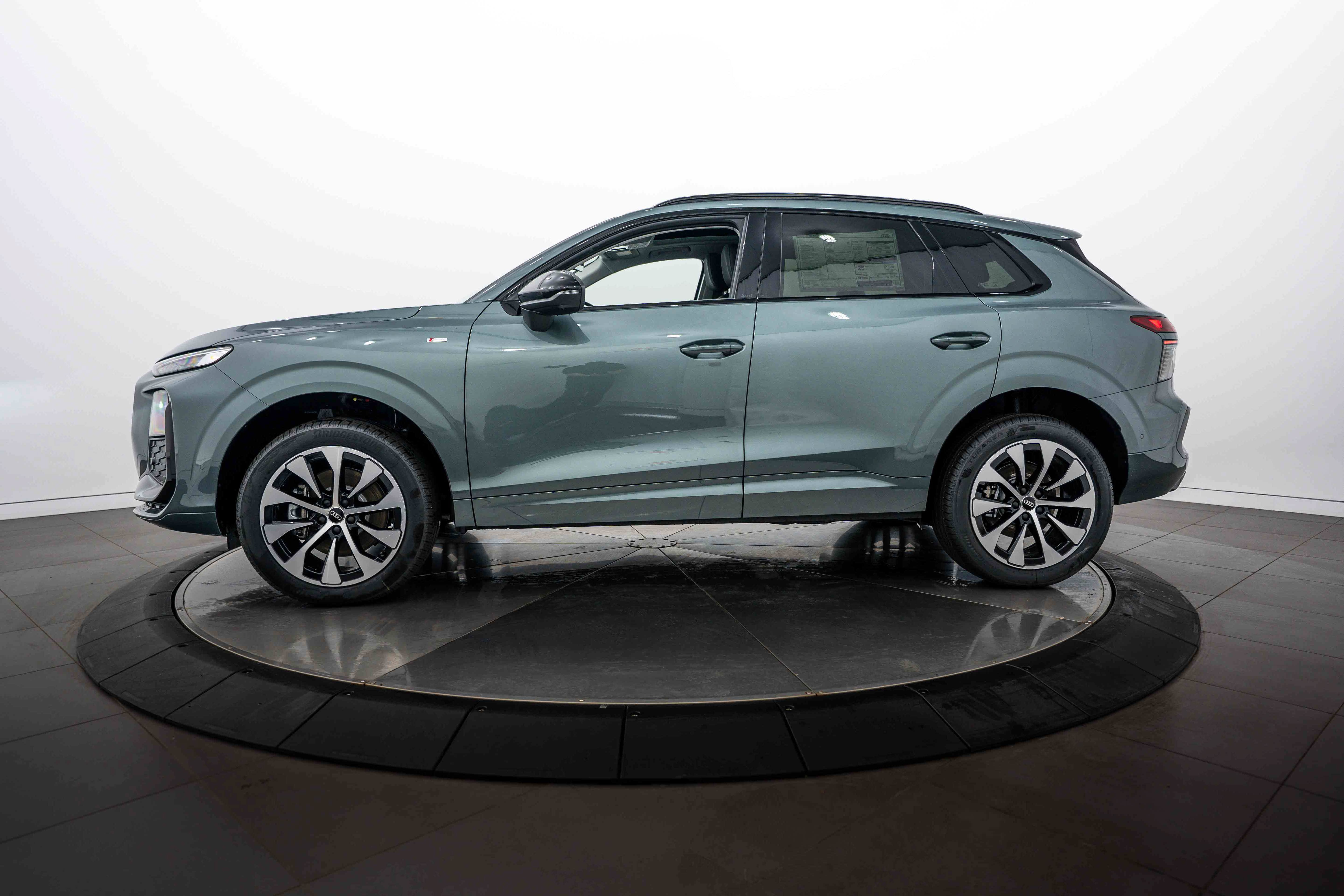 New 2026 Audi Q3 quattro 2.0T AWD/4WD image 6