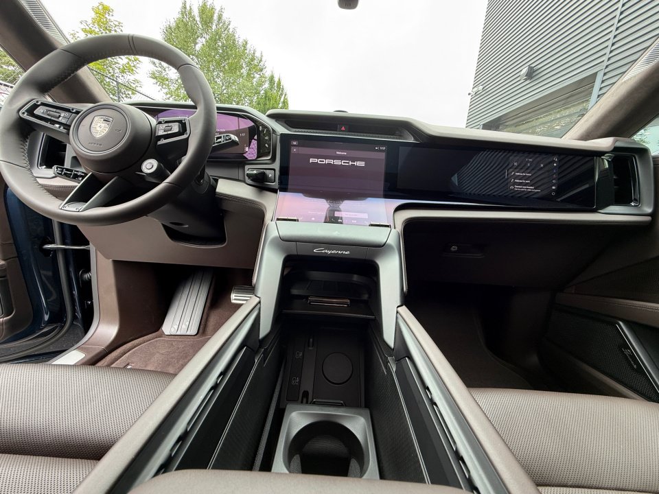 New 2026 Porsche Cayenne Turbo Electric AWD/4WD image 16
