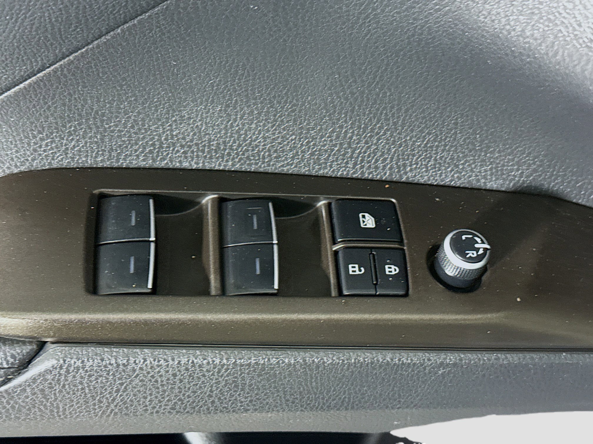 Used 2022 Toyota Camry XLE image 24