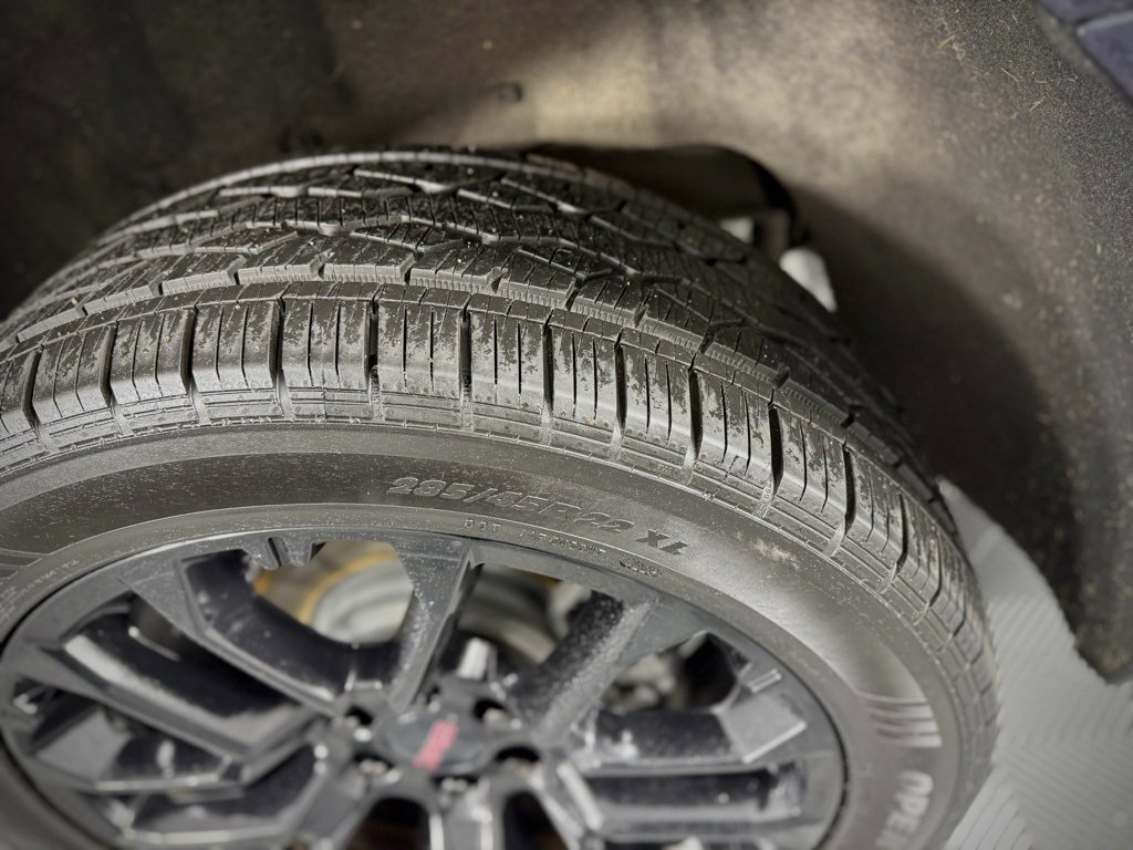 Used 2023 GMC Yukon XL SLT w/ SLT Premium Package image 14