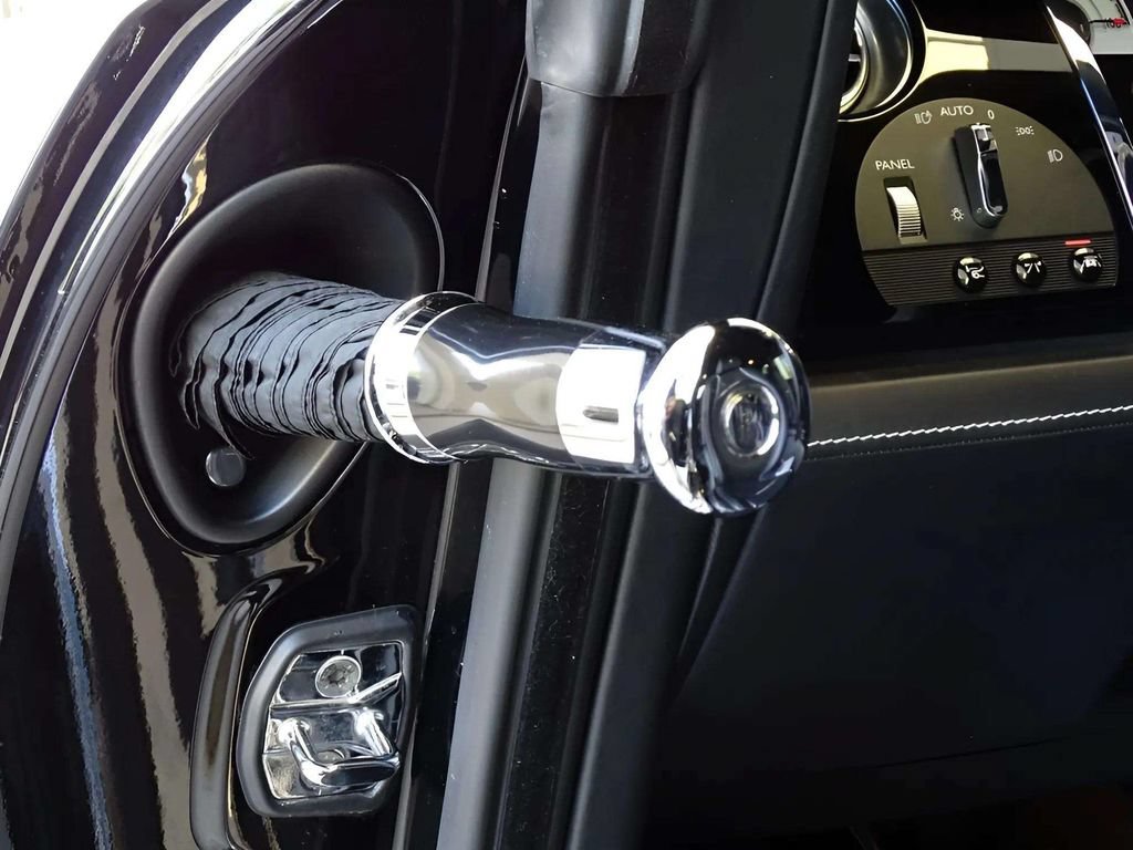 Certified 2017 Rolls-Royce Wraith RWD image 15