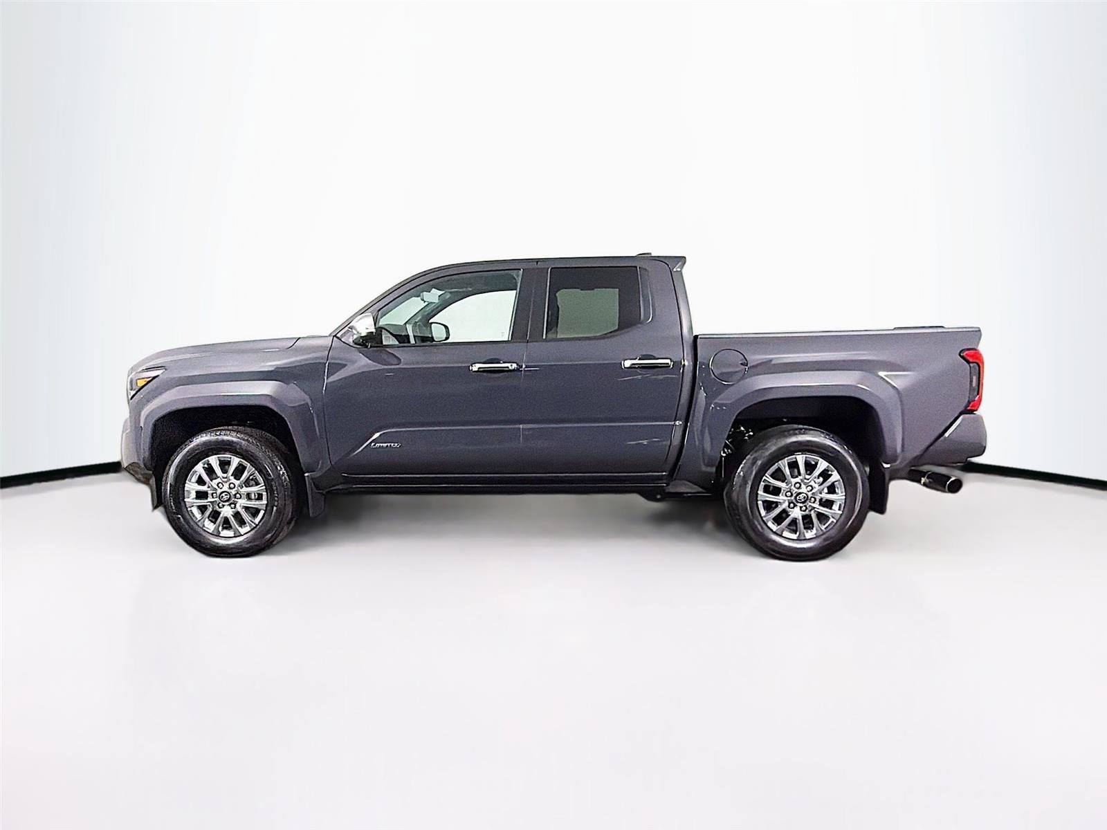 Used 2024 Toyota Tacoma Limited w/ Limited Package (LT) image 4