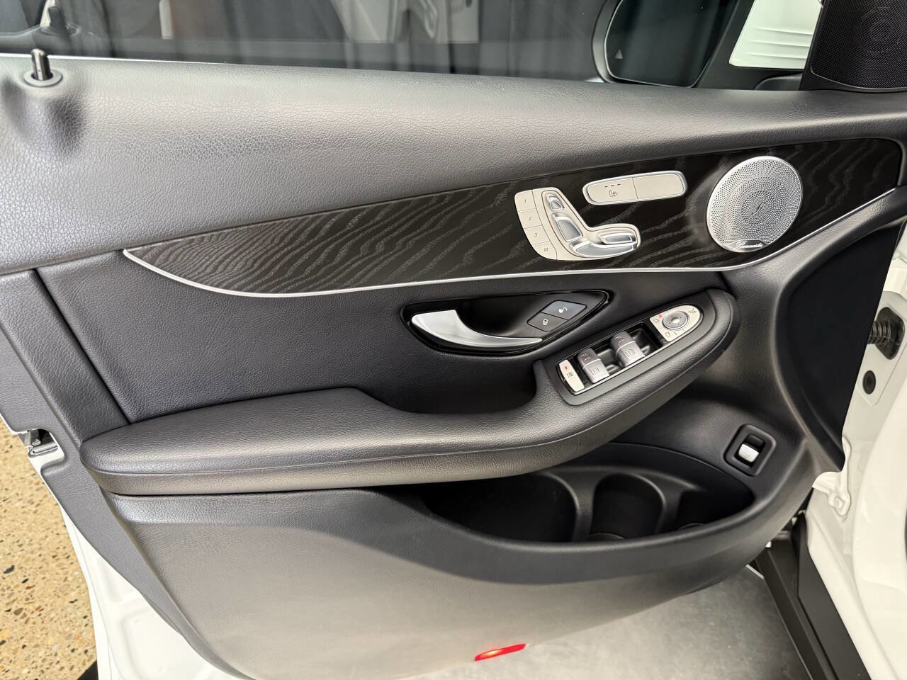 Used 2017 Mercedes-Benz GLC 300 4MATIC image 19