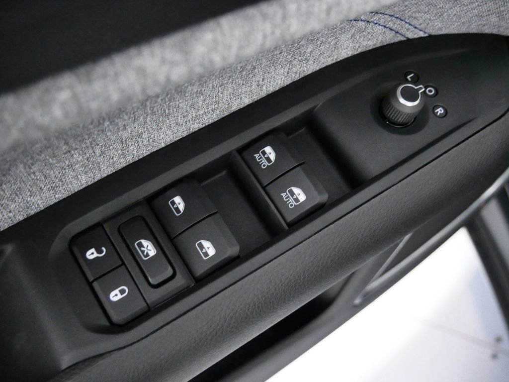 Used 2024 Jeep Compass Latitude image 32