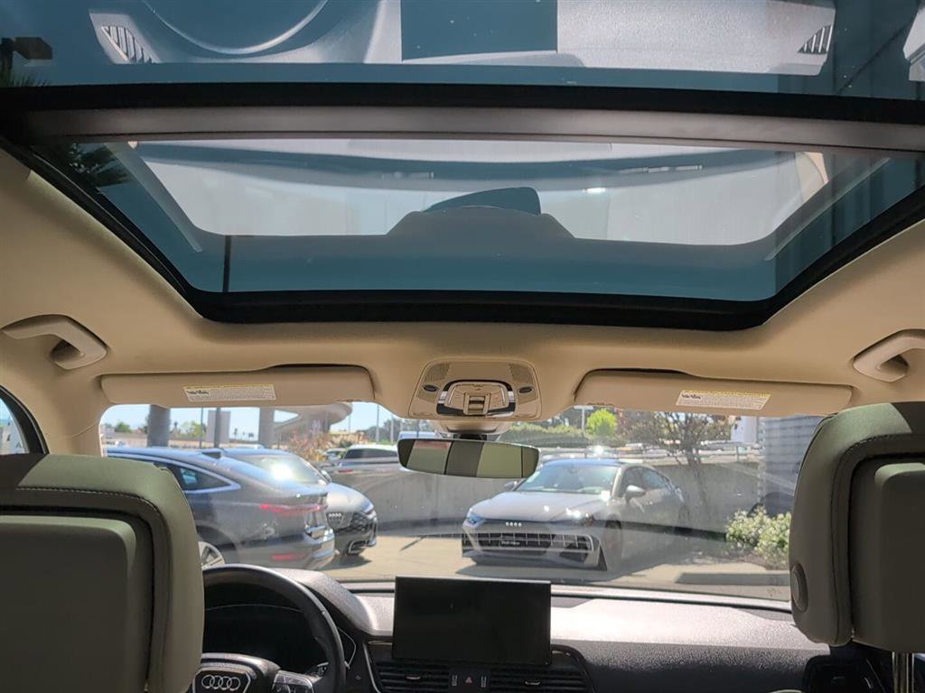 Used 2023 Audi Q5 e Premium w/ Convenience Package image 16