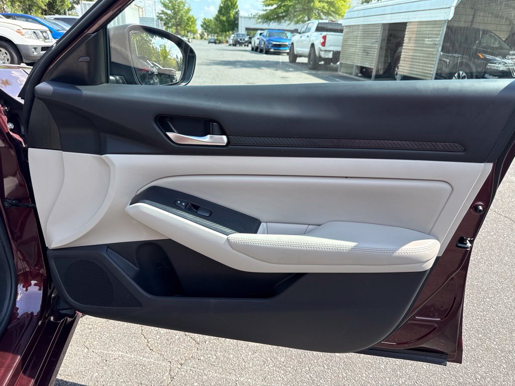 Certified 2025 Nissan Altima 2.5 SV FWD image 38