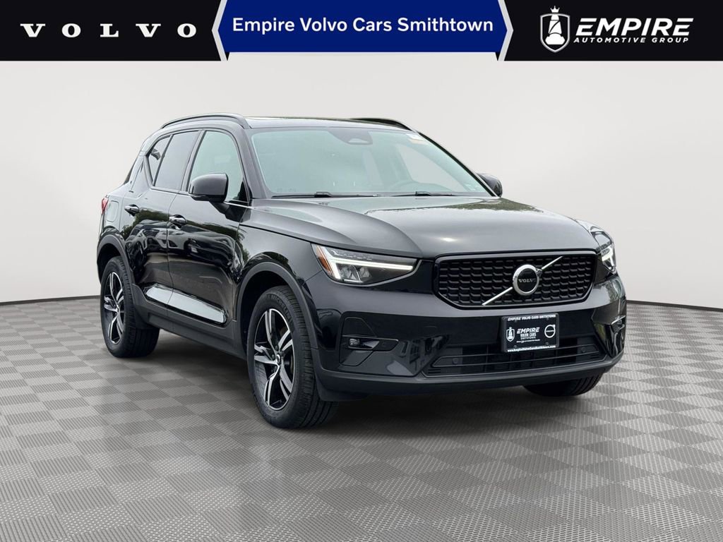 Used 2023 Volvo XC40 B5 Plus w/ Protection Package AWD/4WD image 1