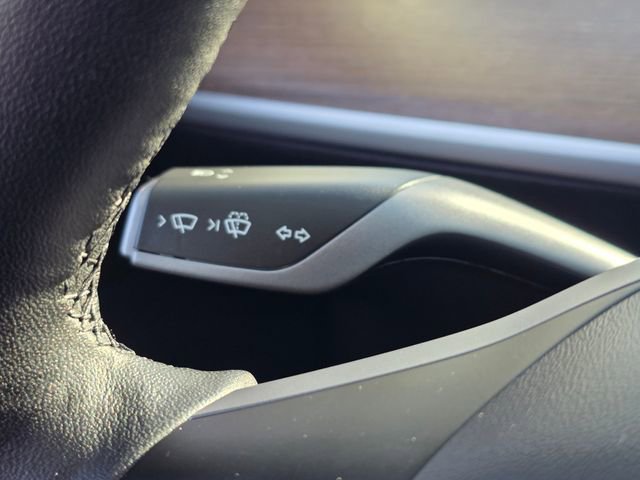 Used 2022 Tesla Model Y Long Range image 36