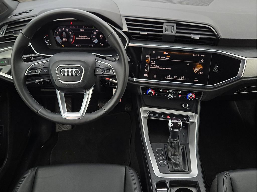 Used 2025 Audi Q3 2.0T Premium image 11