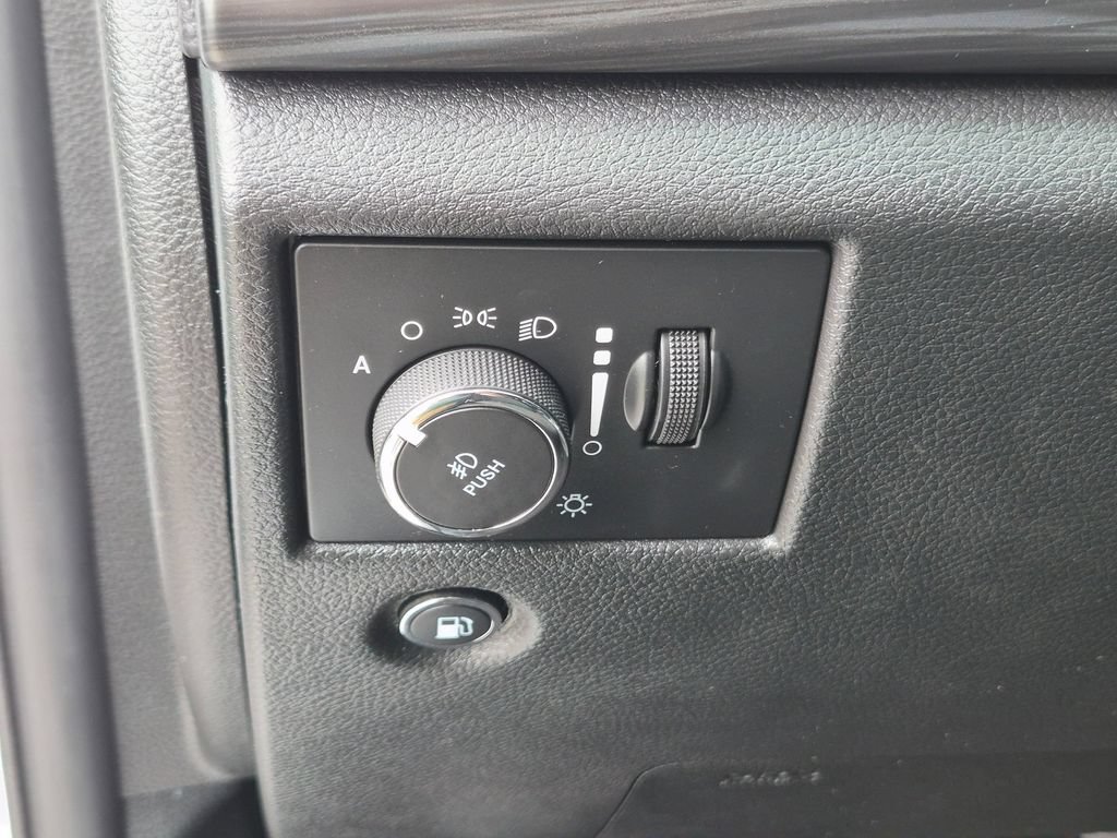 Used 2020 Jeep Grand Cherokee Laredo AWD/4WD image 14