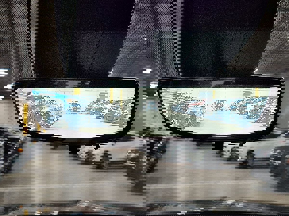 Used 2023 Chevrolet Suburban High Country image 37