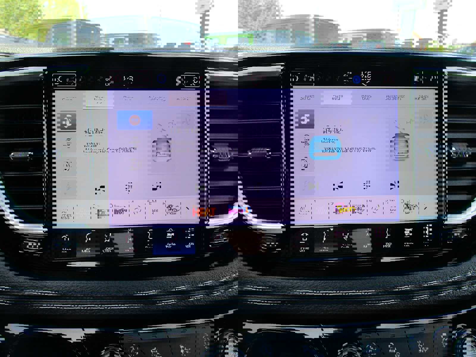 New 2026 Chrysler Pacifica Limited w/ Uconnect Theater Family Group image 39