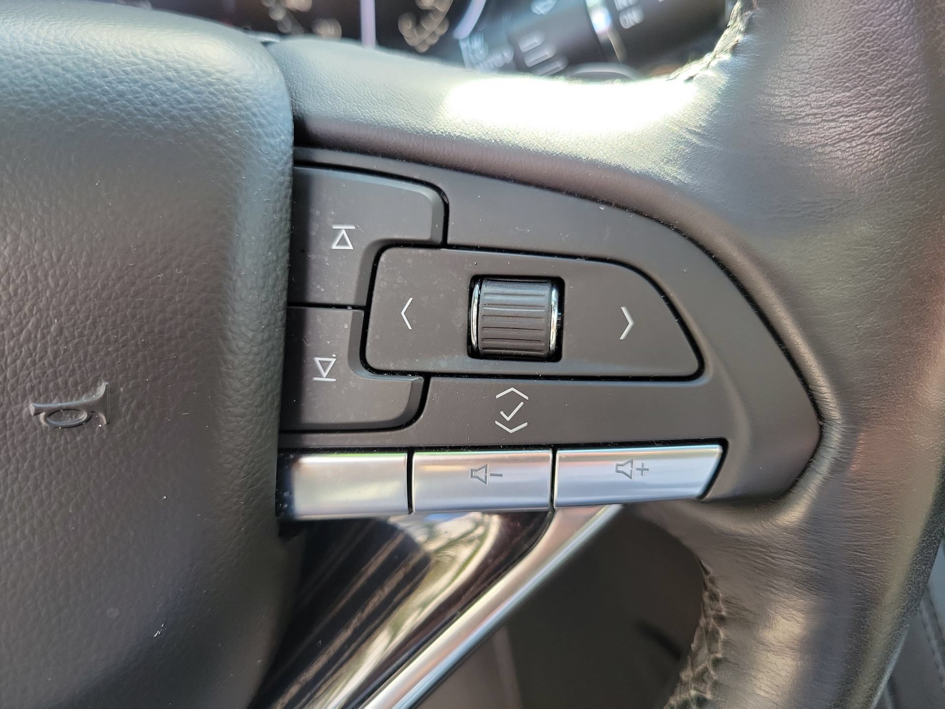 Used 2024 Cadillac XT6 Premium Luxury FWD image 35