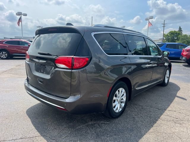 Used 2018 Chrysler Pacifica Touring-L Plus FWD image 5