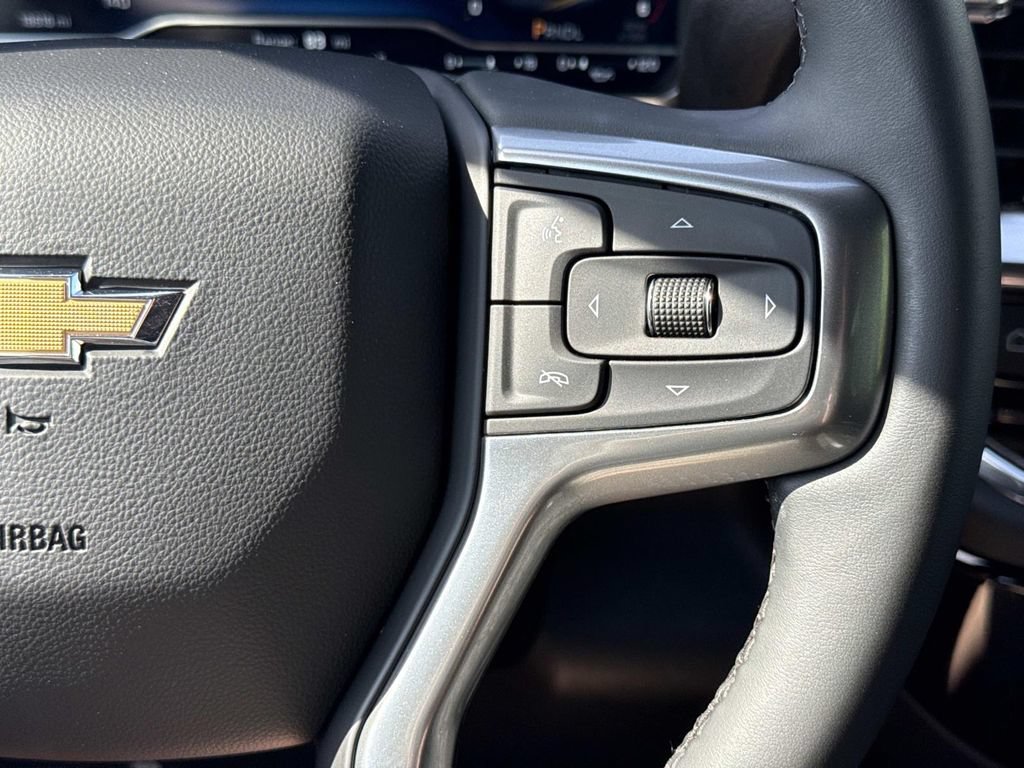 Used 2023 Chevrolet Silverado 1500 LT AWD/4WD image 7