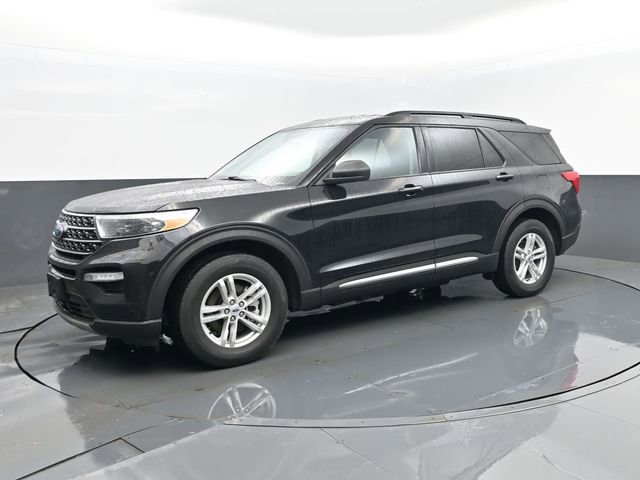 Used 2023 Ford Explorer XLT w/ Equipment Group 202A image 2