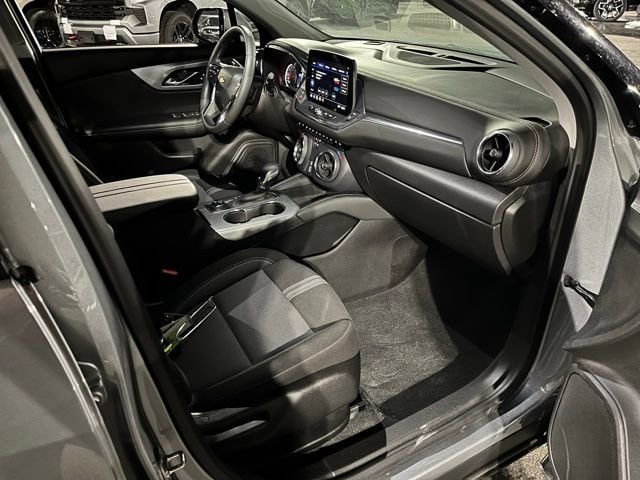 Used 2025 Chevrolet Blazer LT FWD image 17