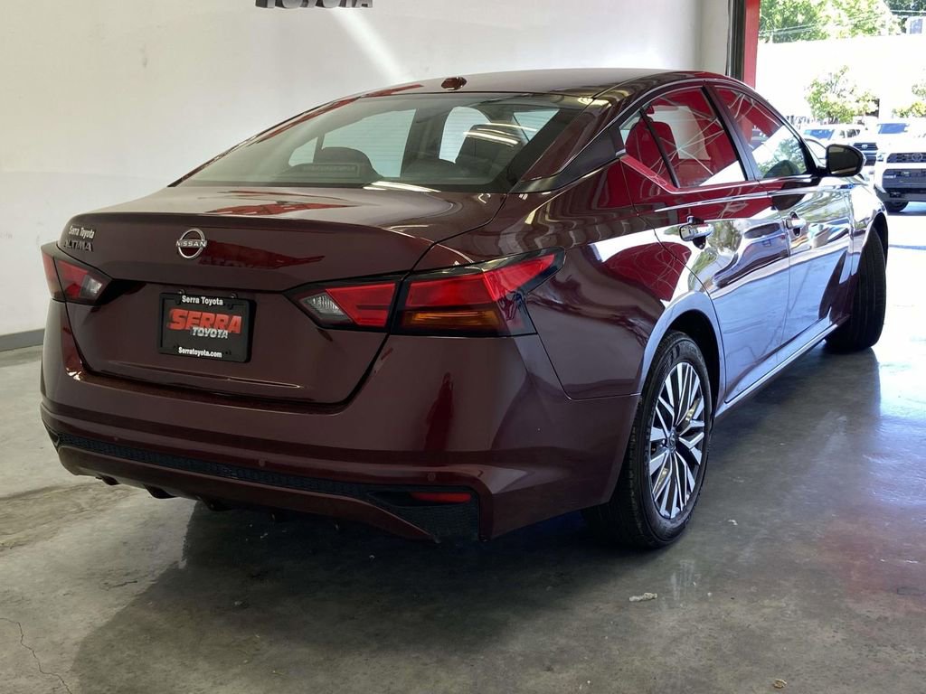 Used 2025 Nissan Altima 2.5 SV FWD image 3