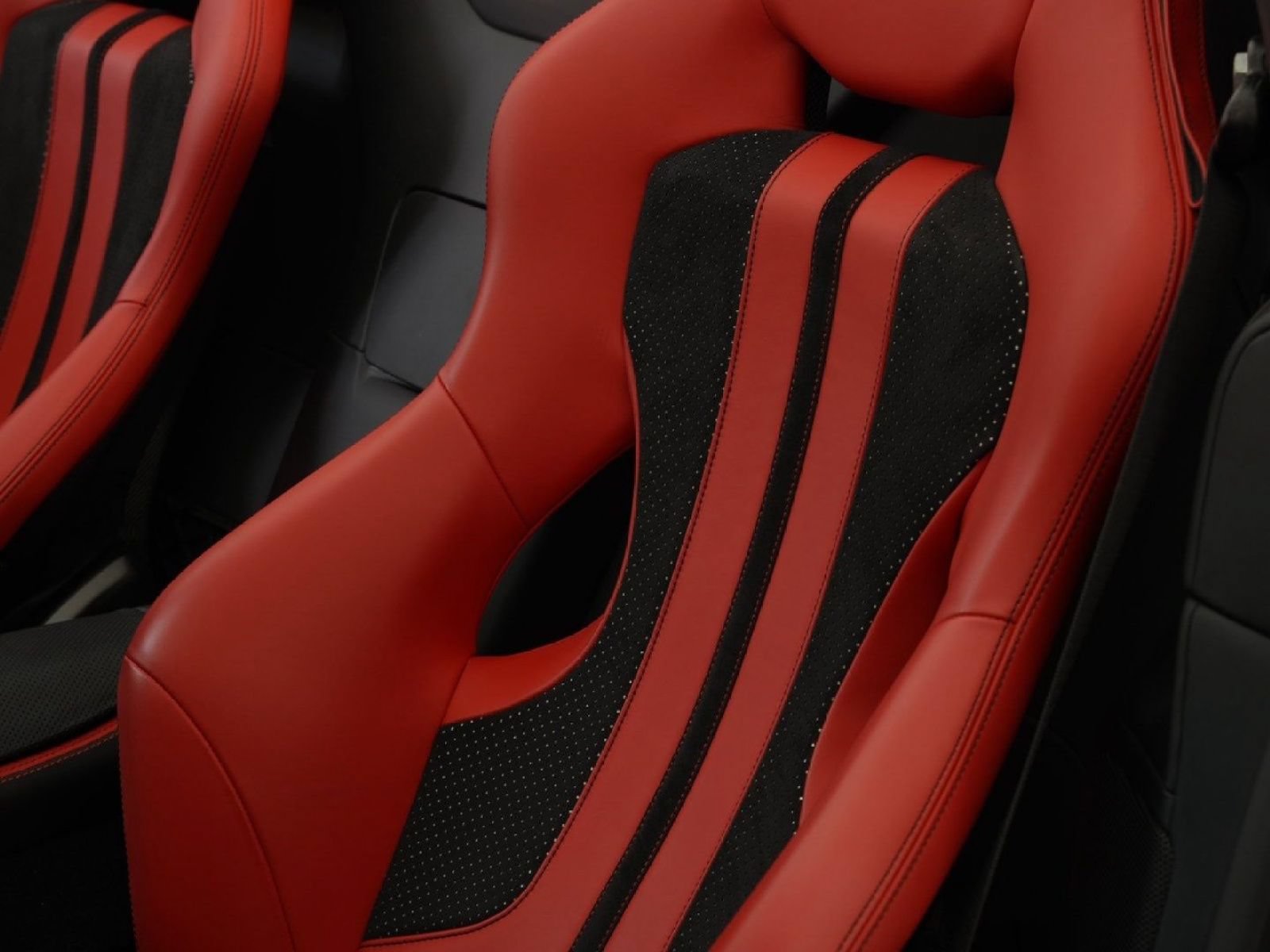 Used 2022 Ferrari 812 GTS RWD image 9