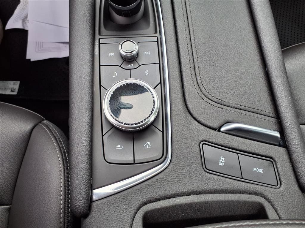 Used 2025 Cadillac XT5 Luxury image 17