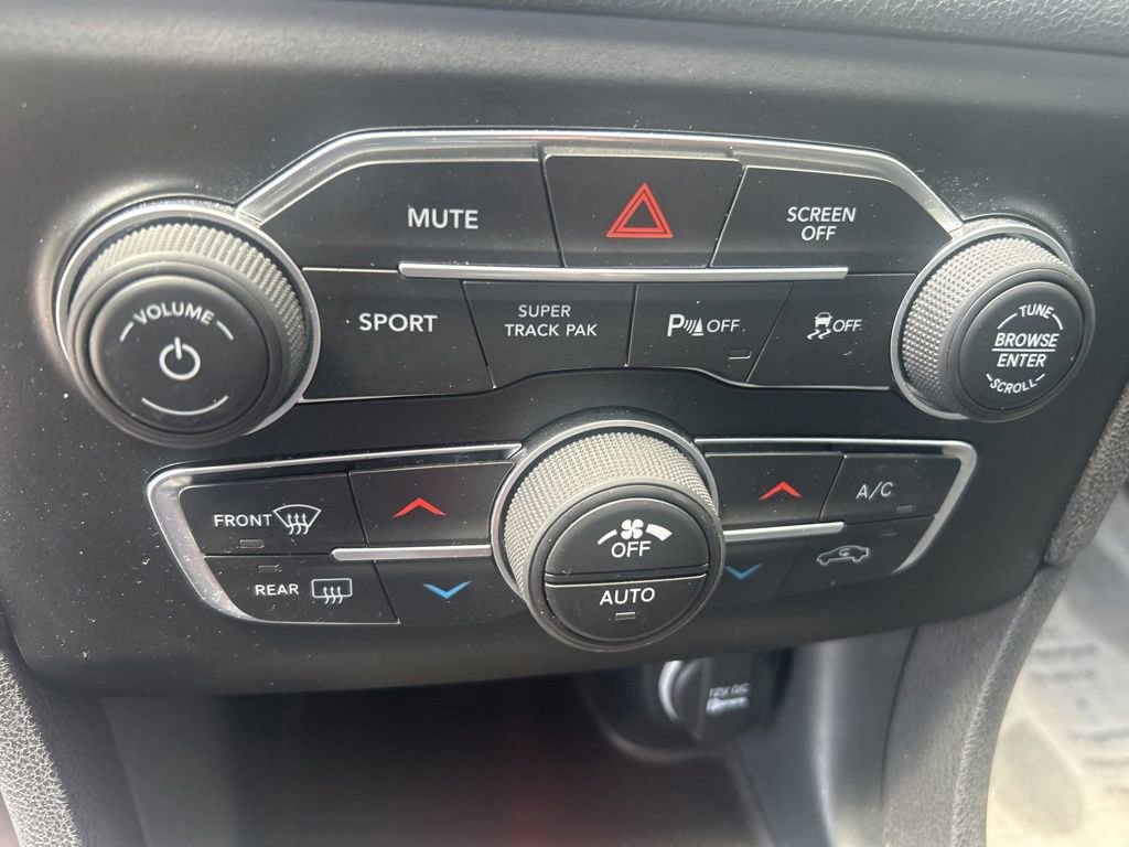 Used 2022 Dodge Charger SXT w/ Driver Convenience Group AWD/4WD image 24