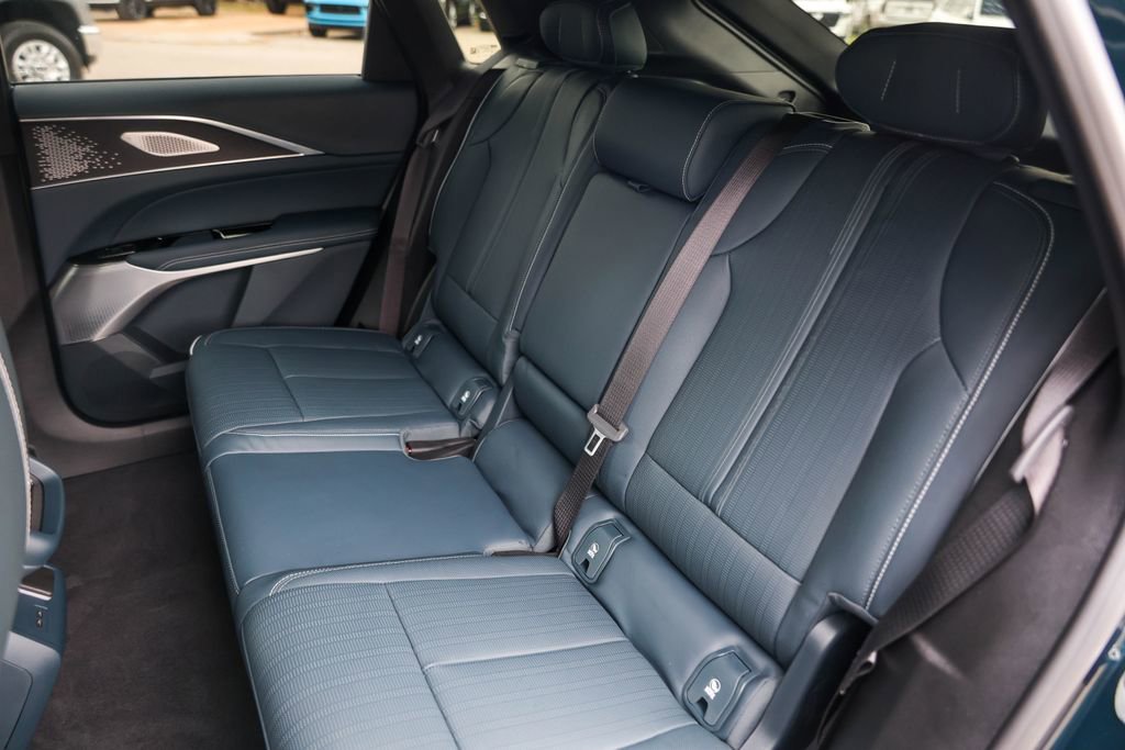 Certified 2024 Cadillac Lyriq Luxury w/ Nappa Leather Package image 24