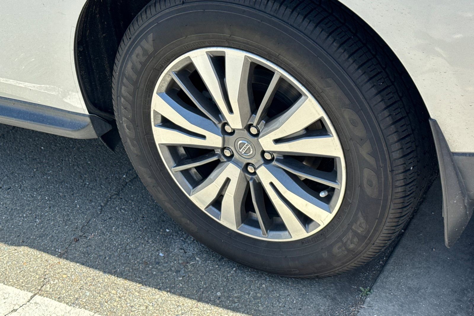 Used 2020 Nissan Pathfinder S FWD image 4