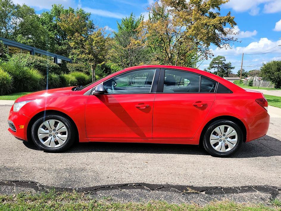 Used 2016 Chevrolet Cruze LS FWD image 4