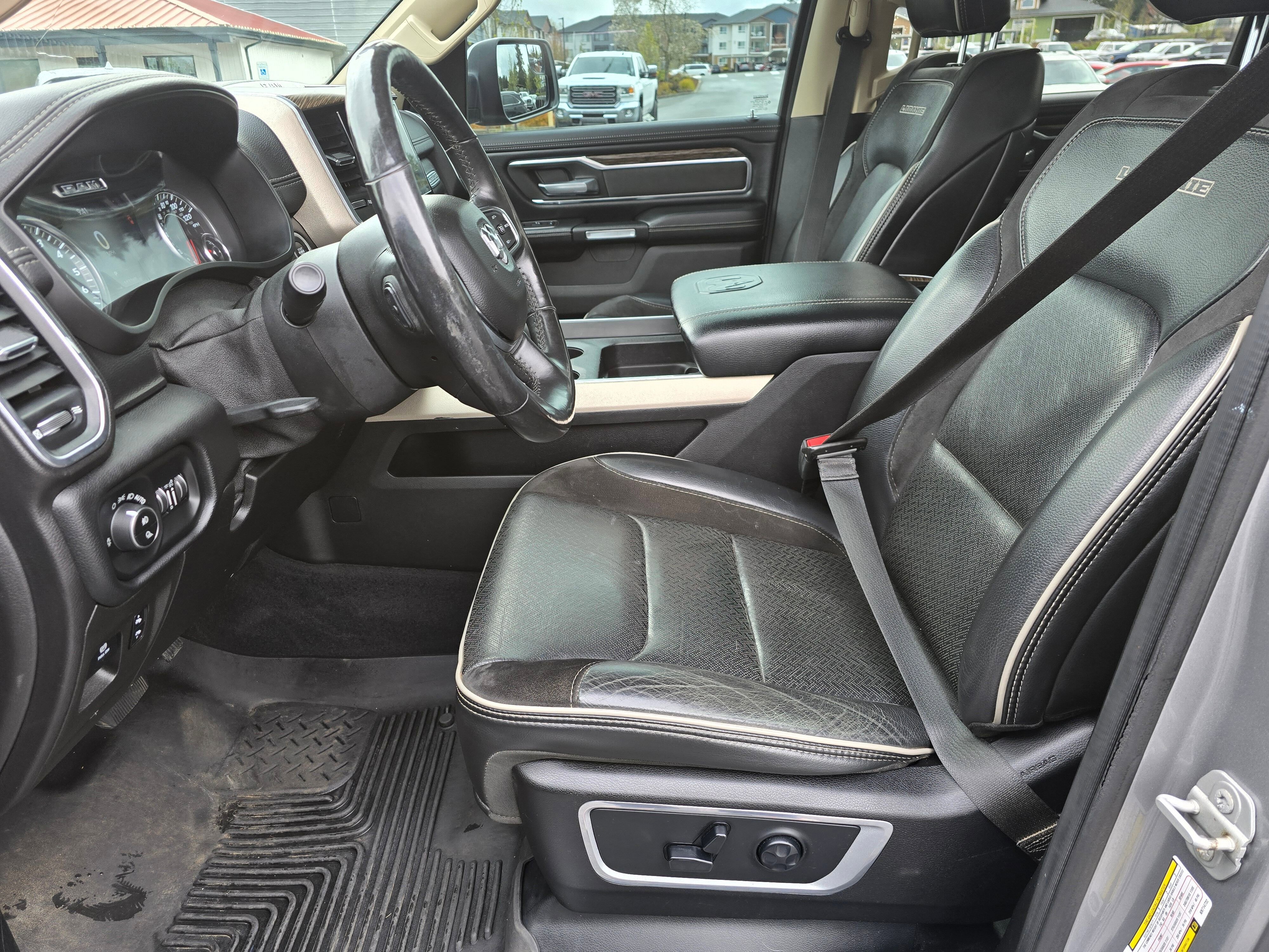 Used 2019 RAM 1500 Laramie AWD/4WD image 28