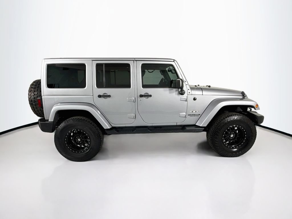 Used 2017 Jeep Wrangler Unlimited Sahara w/ Connectivity Group AWD/4WD image 4
