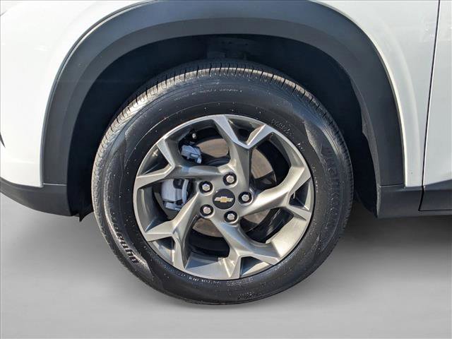Certified 2024 Chevrolet Trax LT w/ Sunroof Package FWD image 24