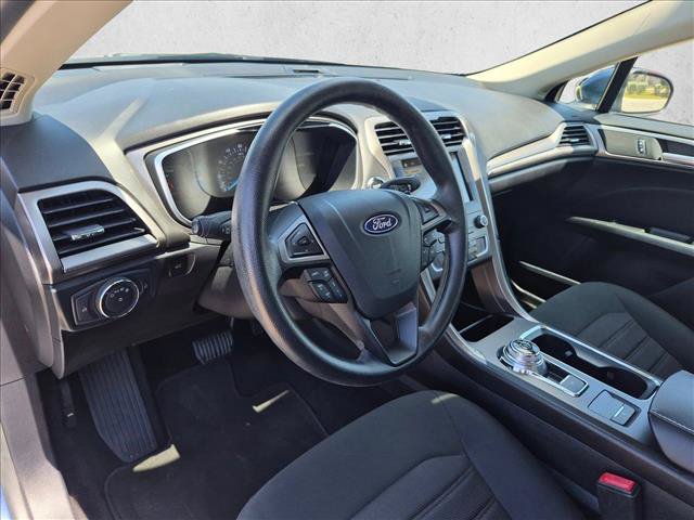 Used 2019 Ford Fusion SE FWD image 9