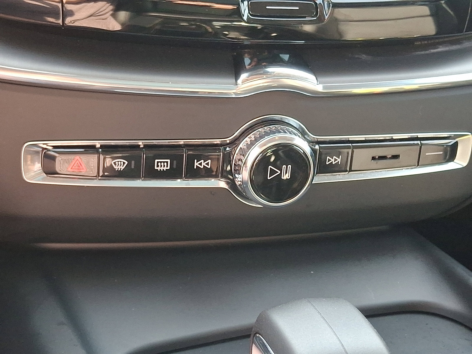 Used 2023 Volvo XC60 B5 Core AWD/4WD image 17