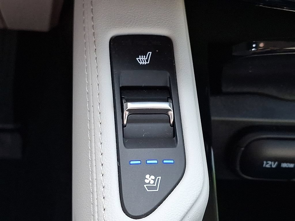Certified 2025 Kia Telluride EX w/ EX Captain's Chair Package AWD/4WD image 26