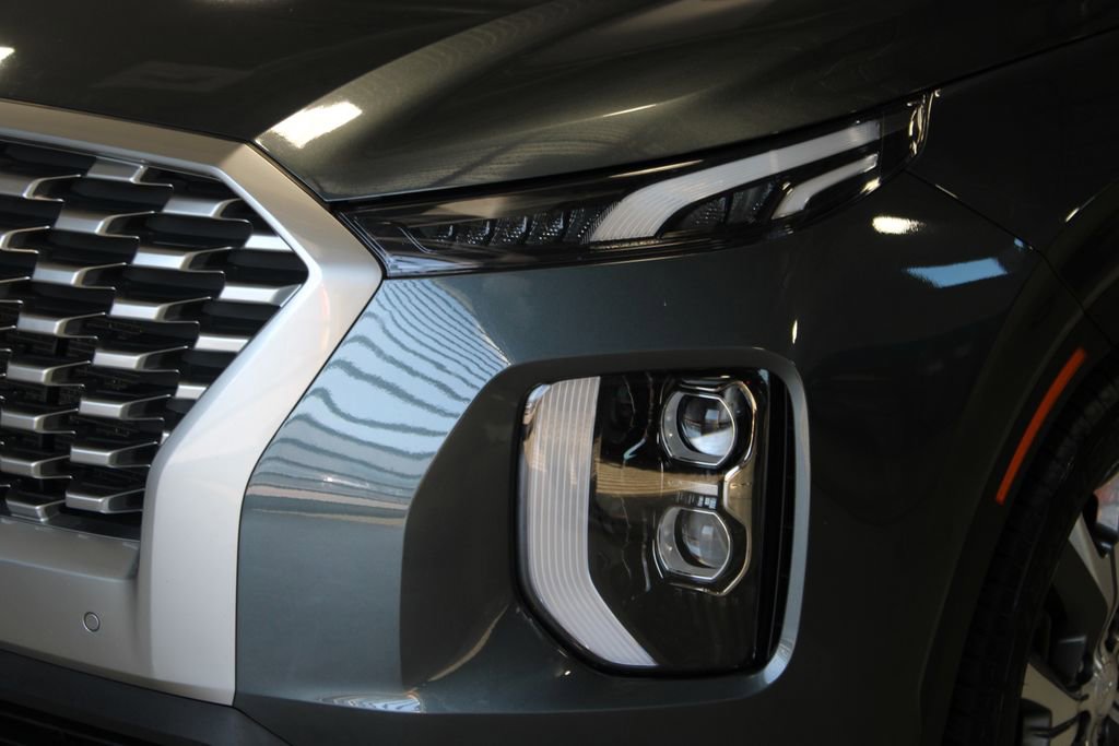 Used 2022 Hyundai Palisade SEL w/ Premium Package FWD image 2