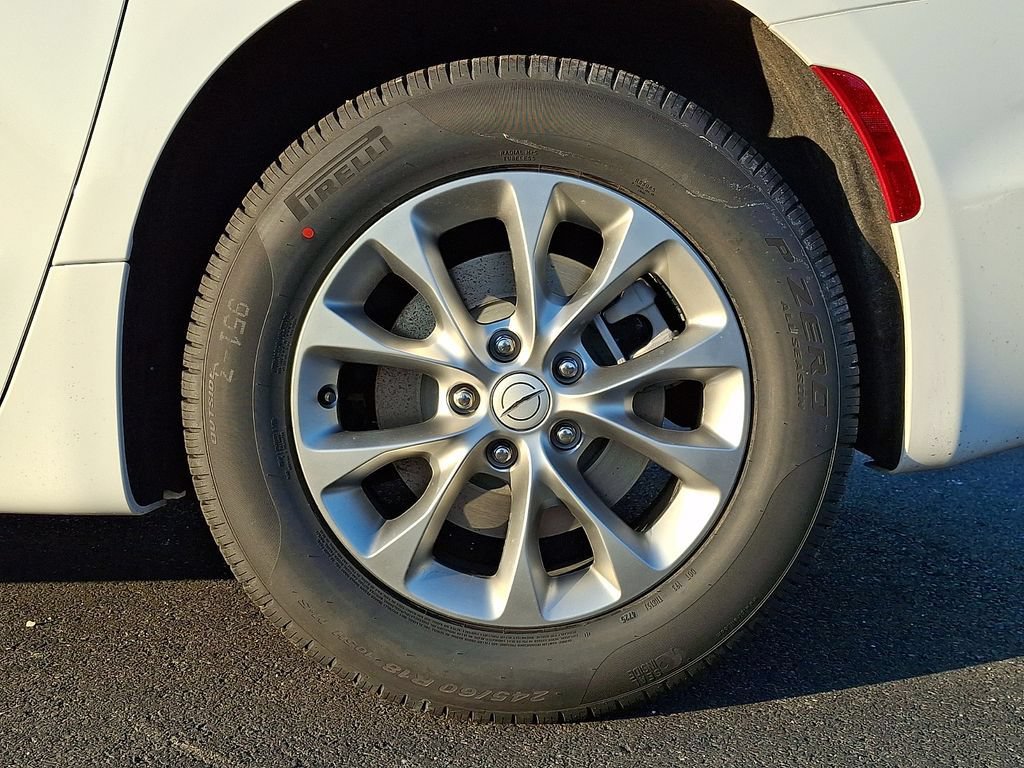 New 2026 Chrysler Pacifica Select AWD/4WD image 5