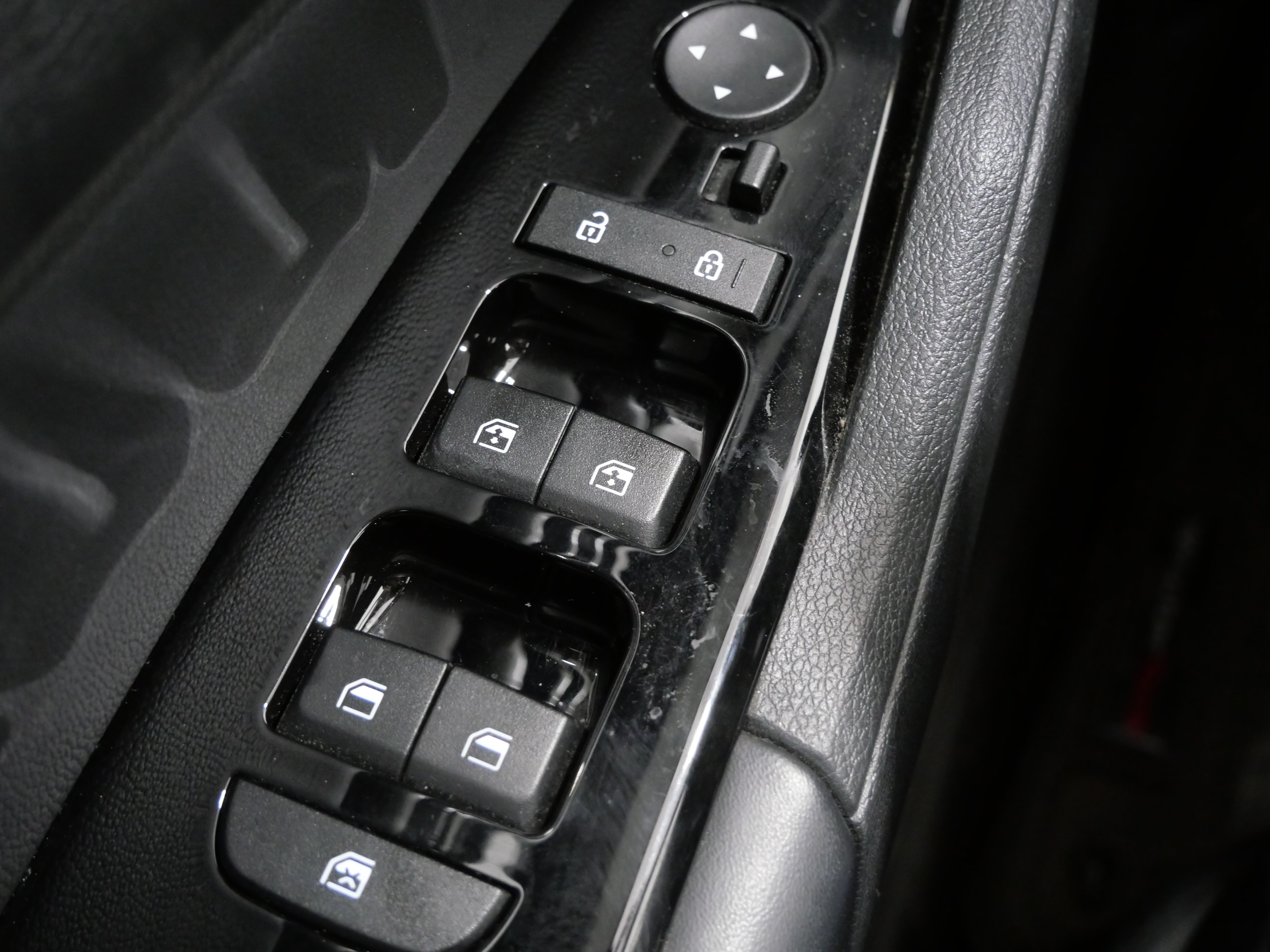 Used 2023 Kia Sportage EX AWD/4WD image 9
