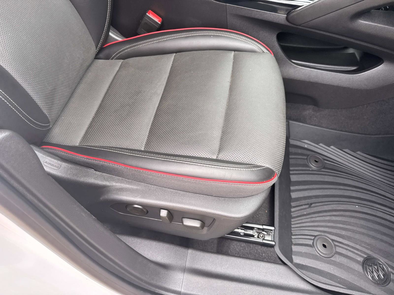 Used 2022 Buick Envision Essence w/ Sport Touring Package image 11