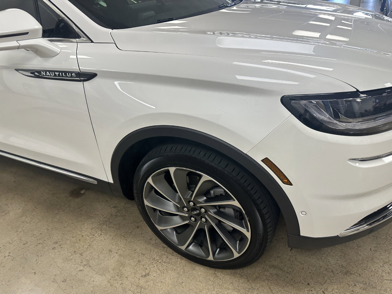 Used 2023 Lincoln Nautilus Reserve w/ Equipment Group 202A image 19