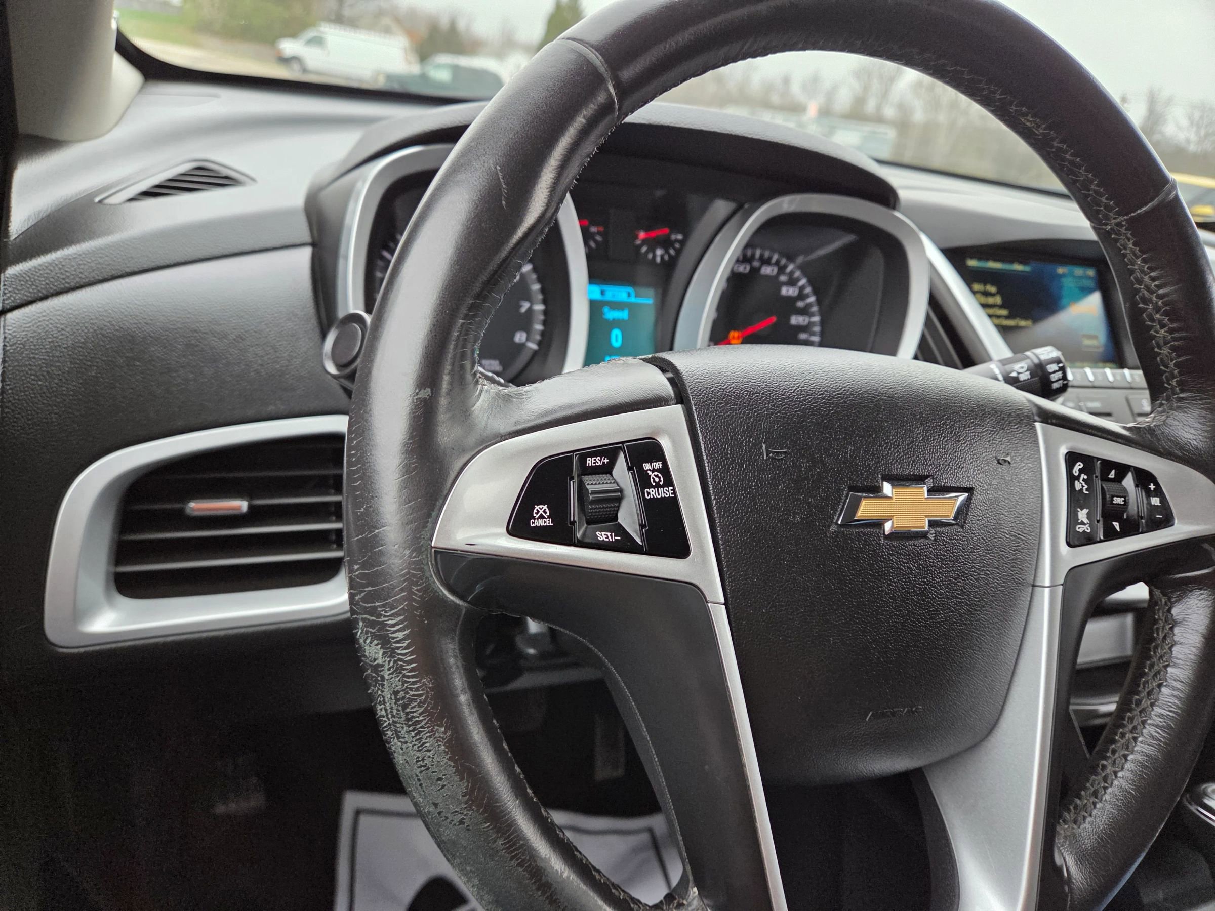 Used 2017 Chevrolet Equinox LT w/ Convenience Package image 8