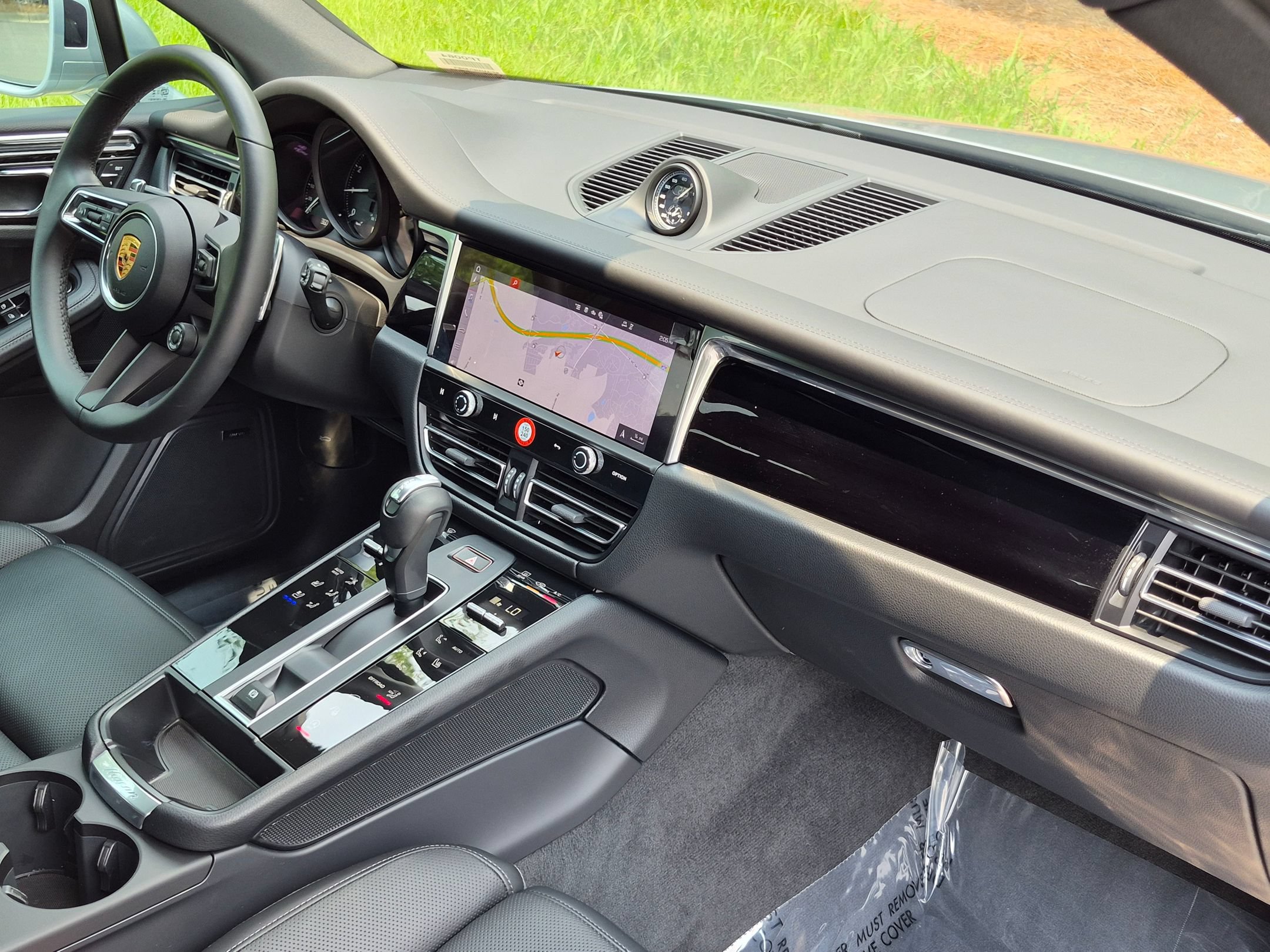 Certified 2026 Porsche Macan AWD/4WD image 27