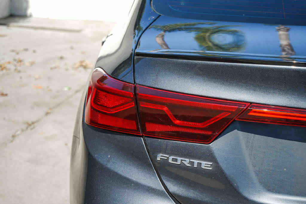 Used 2021 Kia Forte GT-Line FWD image 9