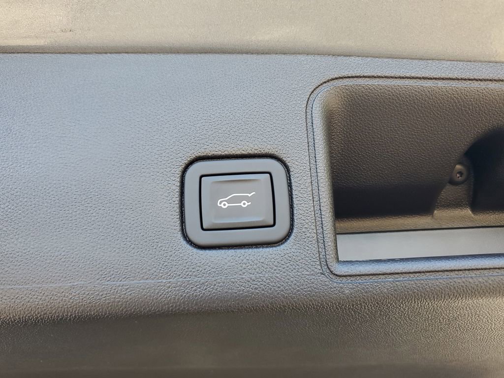 Used 2024 GMC Terrain SLT w/ LPO, Floor Liner Package AWD/4WD image 9