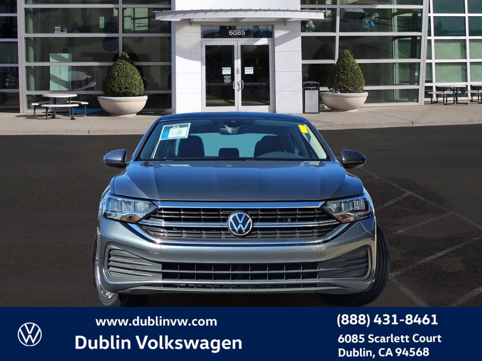 Used 2024 Volkswagen Jetta SE image 2